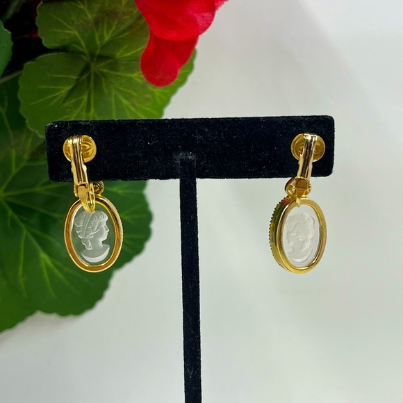 Minimalist Glass Cameo Vintage Clip On Earrings - Picture 4 of 5
